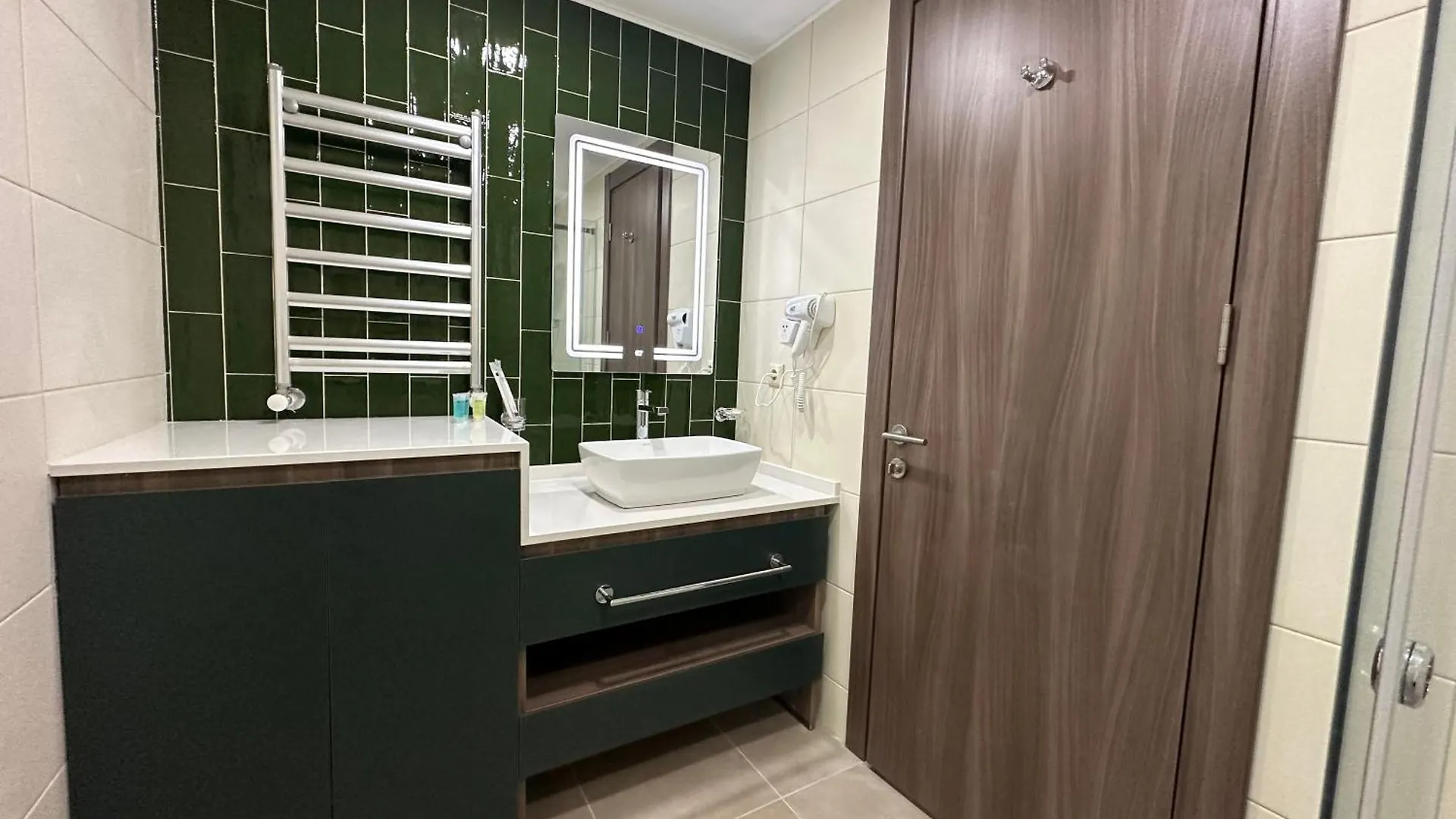 New Seaside Apartments Adlia Street
